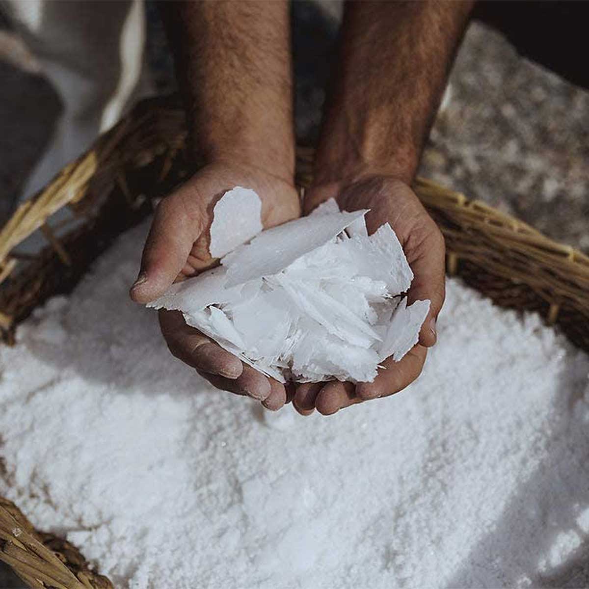 Sal de Manantial Ancestral en Escamas de 150g