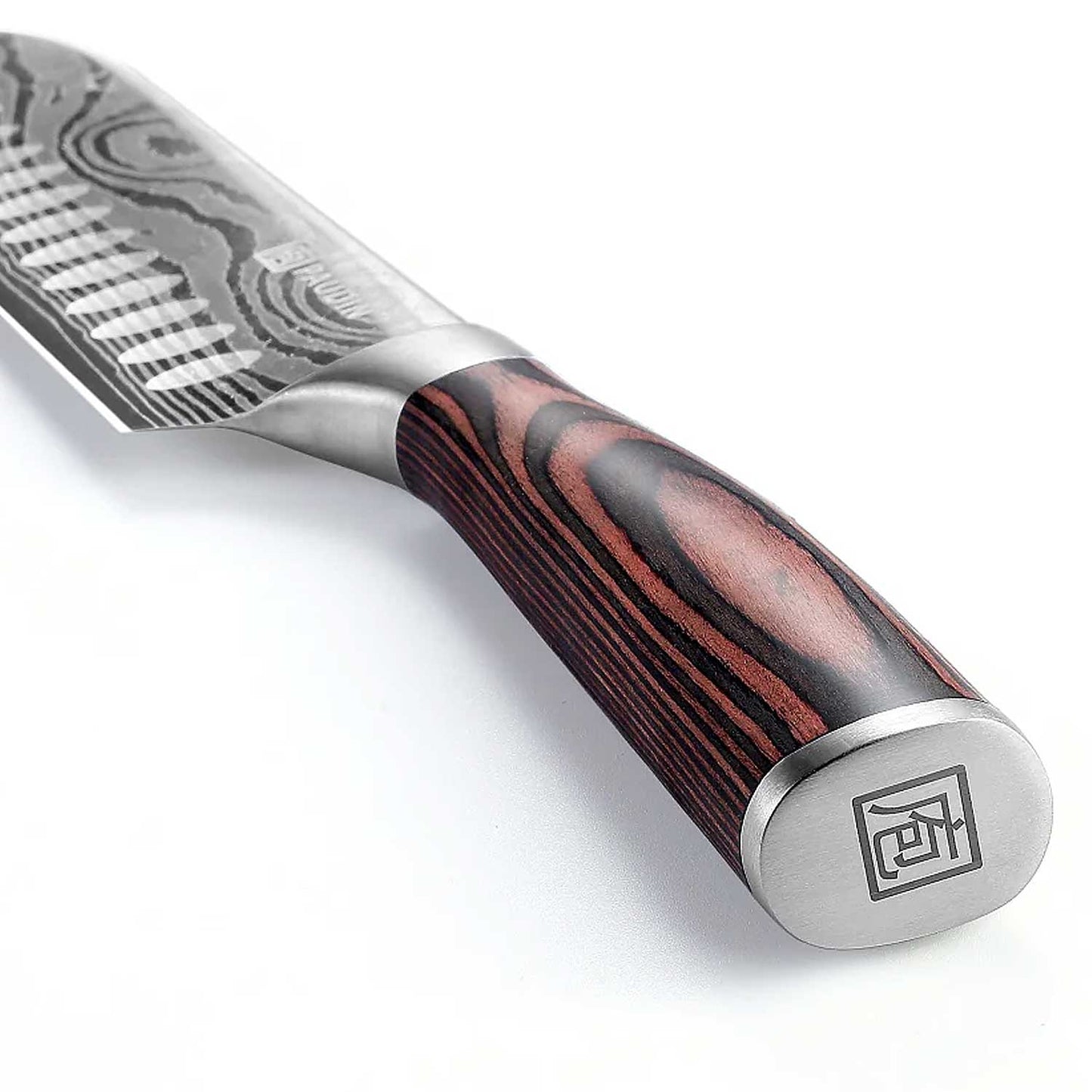 El mango ergonómico en madera pakka ofrece un agarre cómodo y seguro, permitiendo un control óptimo sobre el cuchillo durante el proceso de corte en la parrilla.